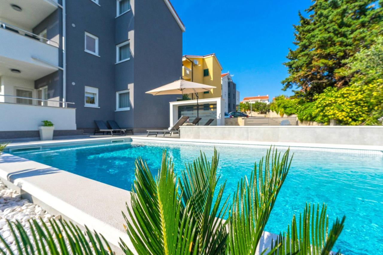 Summer Breeze Pool Apartments Novalja Exterior photo