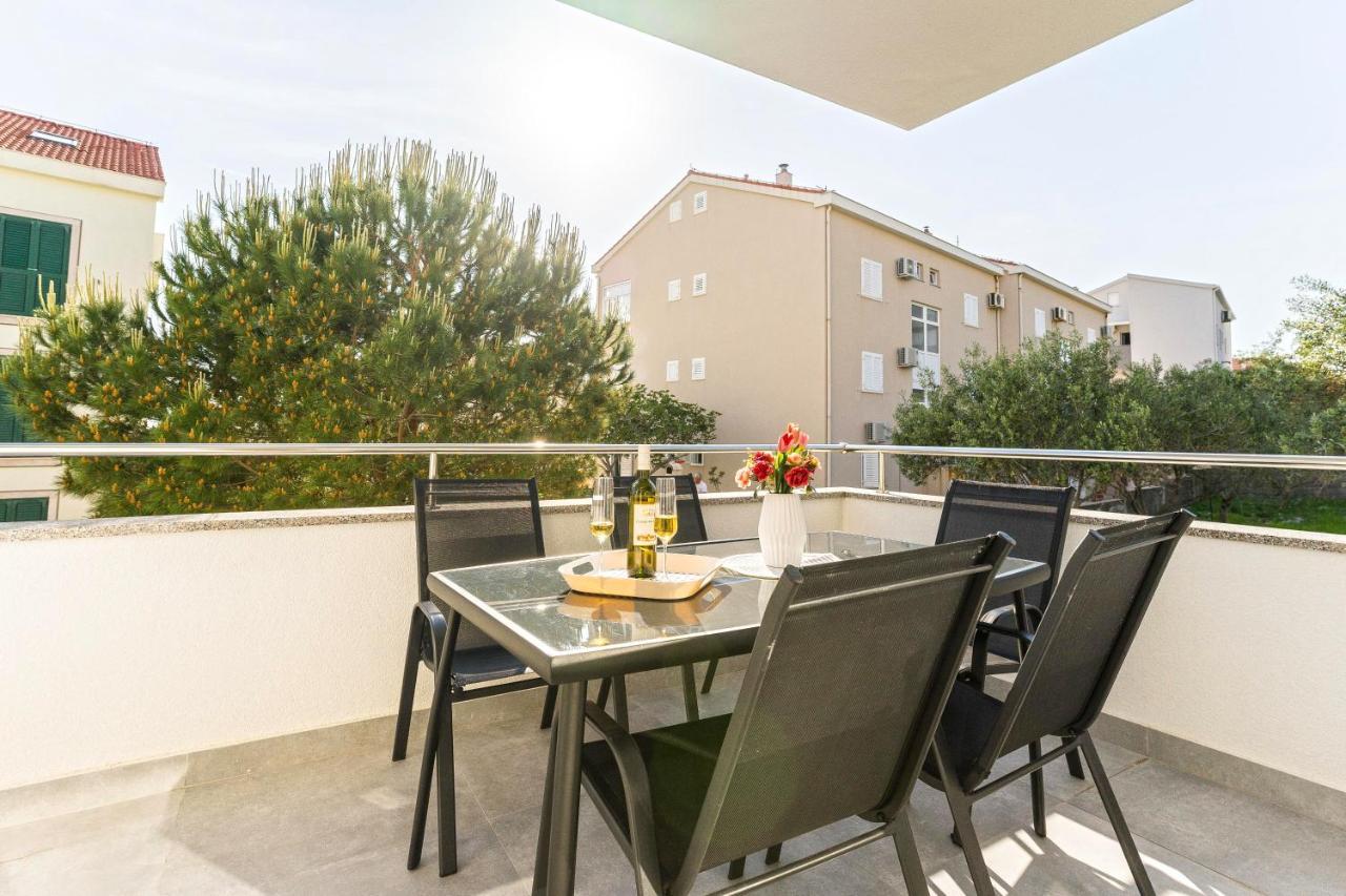 Summer Breeze Pool Apartments Novalja Exterior photo