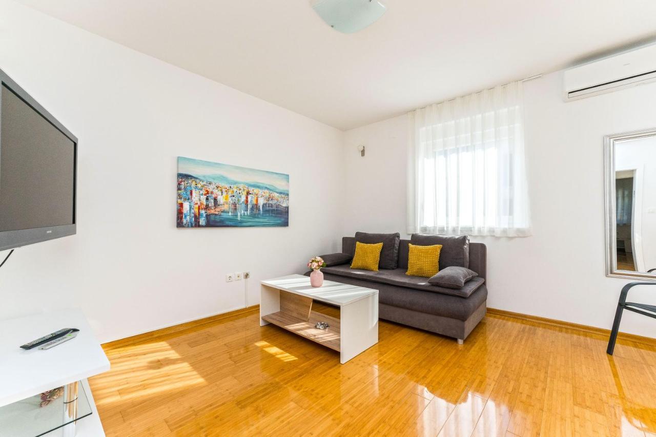 Summer Breeze Pool Apartments Novalja Exterior photo