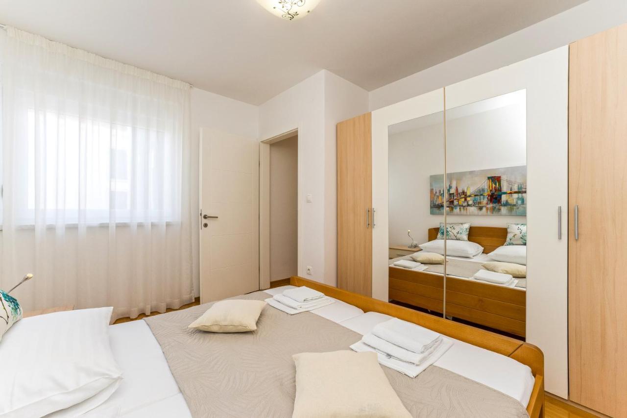 Summer Breeze Pool Apartments Novalja Exterior photo